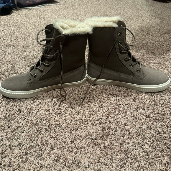 Gray Timberlands - Picture 4 of 7